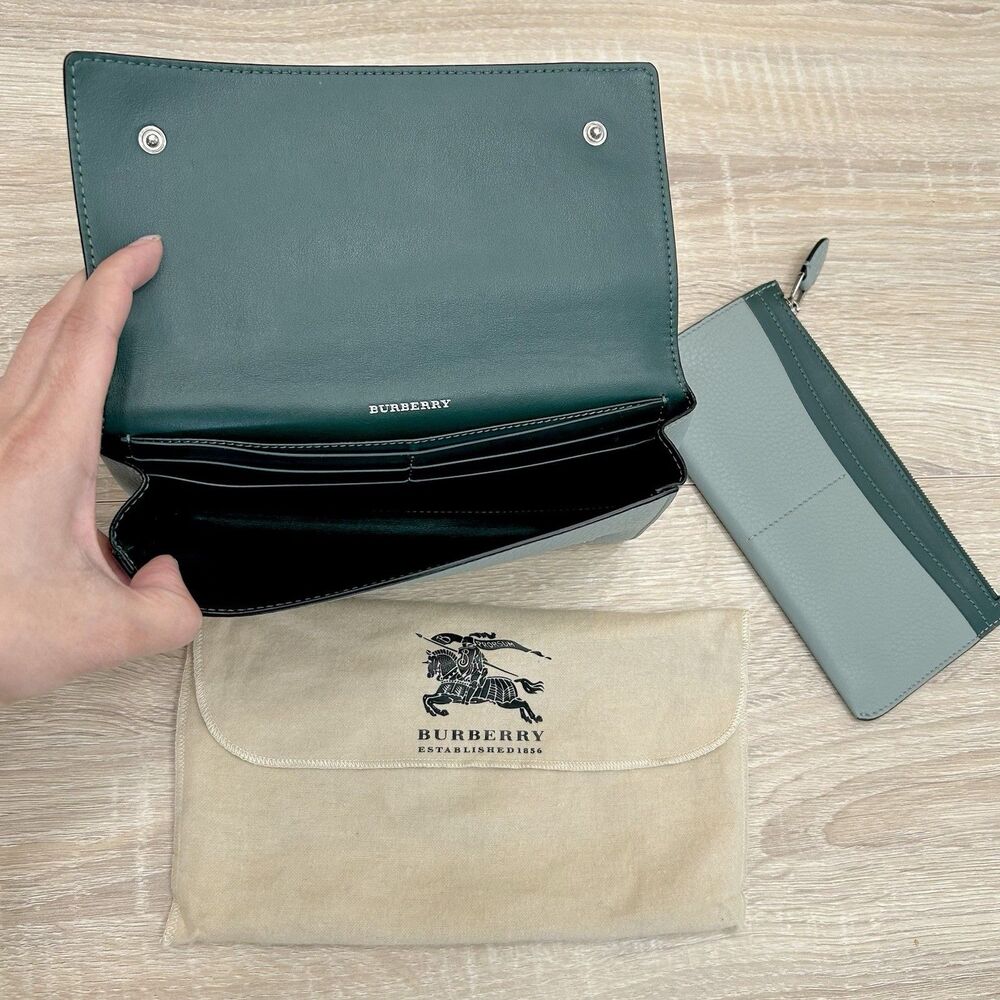 PRE-LOVED BURBERRY Sage Leather Bifold Wallet